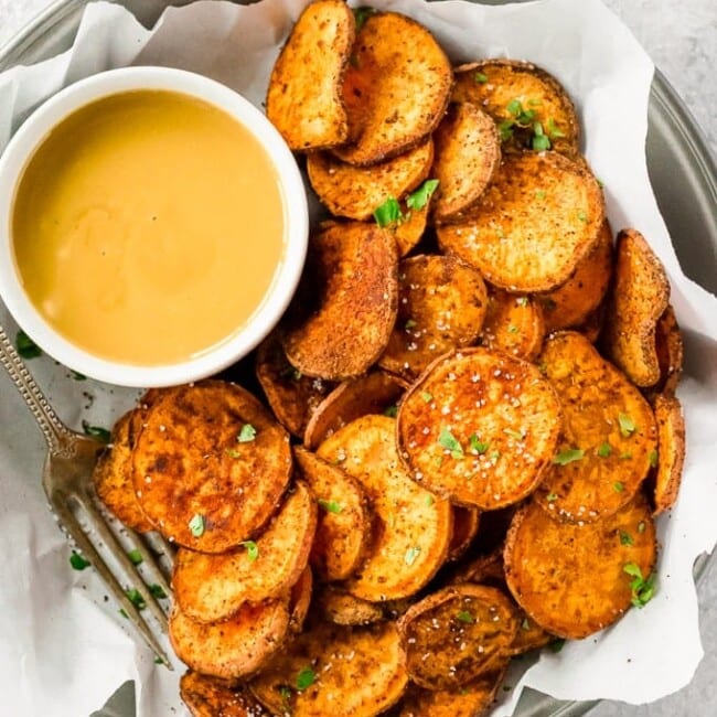 https://www.thecookierookie.com/wp-content/uploads/2013/10/baked-sweet-potato-chips-recipe-7-of-7-650x650.jpg