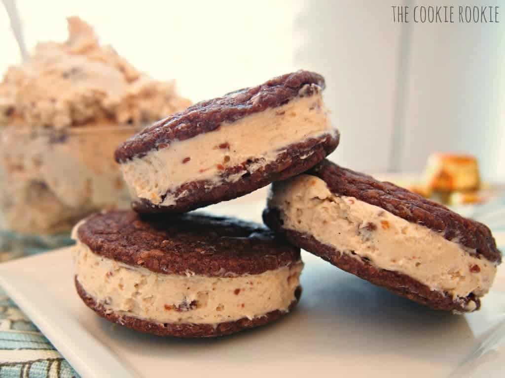 Peanut Butter Brownie Whoopie Pies - The Cookie Rookie