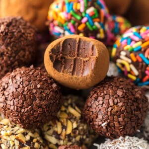 Chocolate Truffles   Easy Chocolate Truffle Recipe  VIDEO  - 41