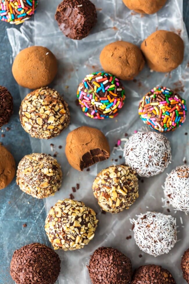 Chocolate Truffles - Easy Chocolate Truffle Recipe {VIDEO}