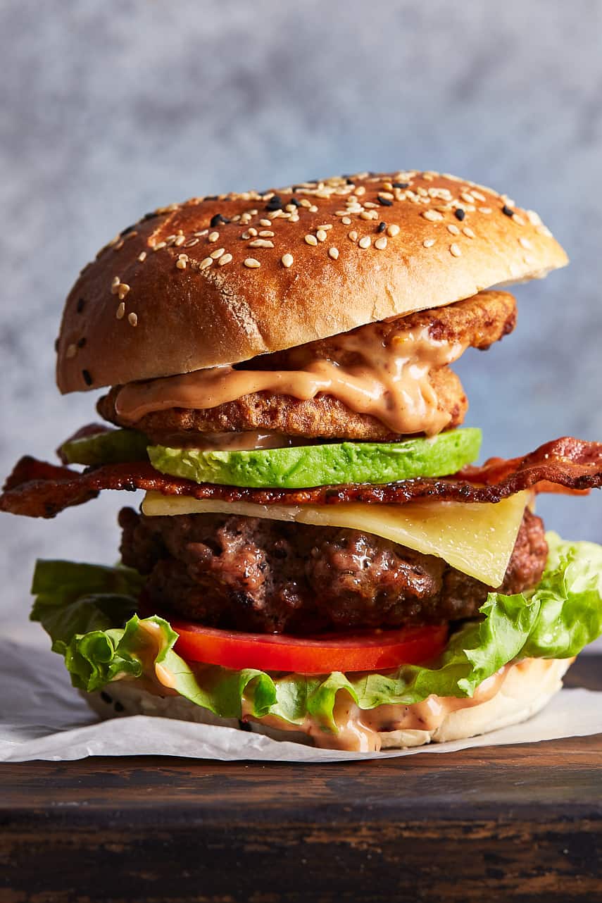 https://www.thecookierookie.com/wp-content/uploads/2015/05/cowboy-burger-recipe-2.jpg