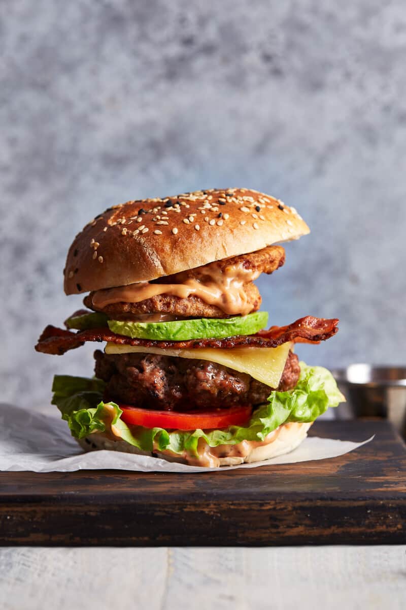 https://www.thecookierookie.com/wp-content/uploads/2015/05/cowboy-burger-recipe-800x1200.jpg
