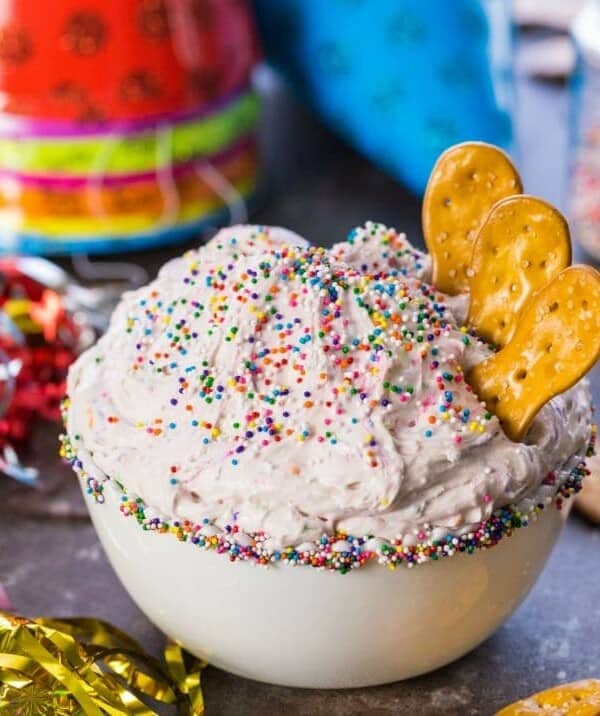 Skinny(er) Funfetti Cake Batter Dip! Birthday party favorite! SO easy and delicious. MAKE AHEAD THE NIGHT BEFORE!