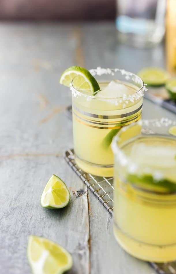 Skinny Margarita Recipe - Classic Margarita [VIDEO!]