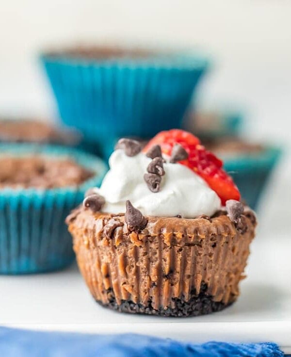 MINI NUTELLA CHEESECAKES are the perfect EASY DESSERT RECIPE perfect for any occasion. So creamy, delicious, and addicting. Good luck eating only one!