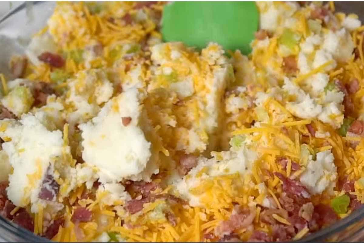 combine mashed potato, cheese and bacon in a glass bowl.