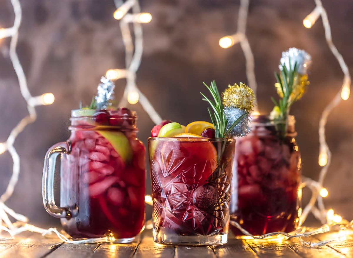 https://www.thecookierookie.com/wp-content/uploads/2016/11/gluten-free-easy-holiday-sangria-8-of-12.jpg