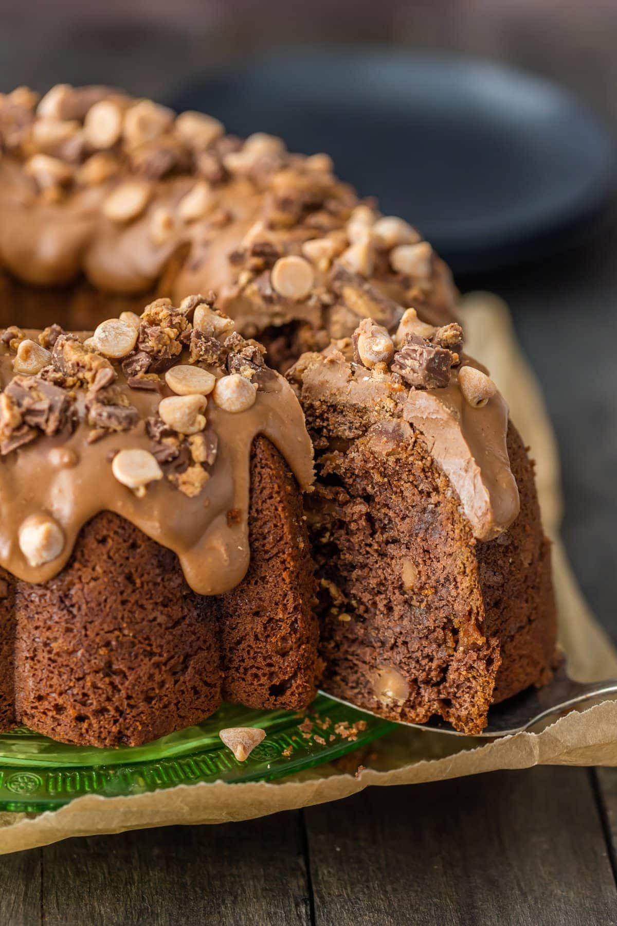 https://www.thecookierookie.com/wp-content/uploads/2016/12/chocolate-peanut-butter-pound-cake-6-of-12-1.jpg