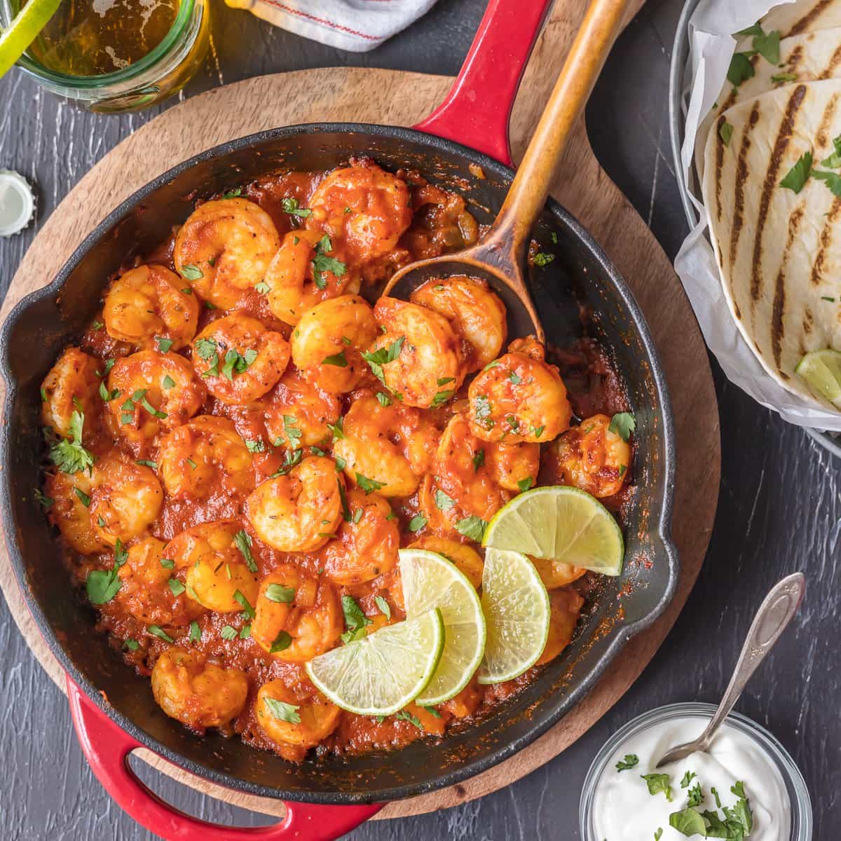 Skillet Chipotle Shrimp - Easy Spicy Shrimp [VIDEO!!] - The Cookie Rookie