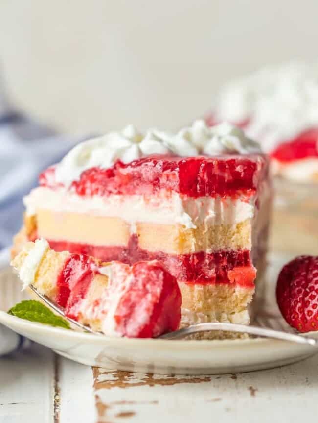 Easy Strawberry Shortcake Pie Recipe {VIDEO!!} - The Cookie Rookie