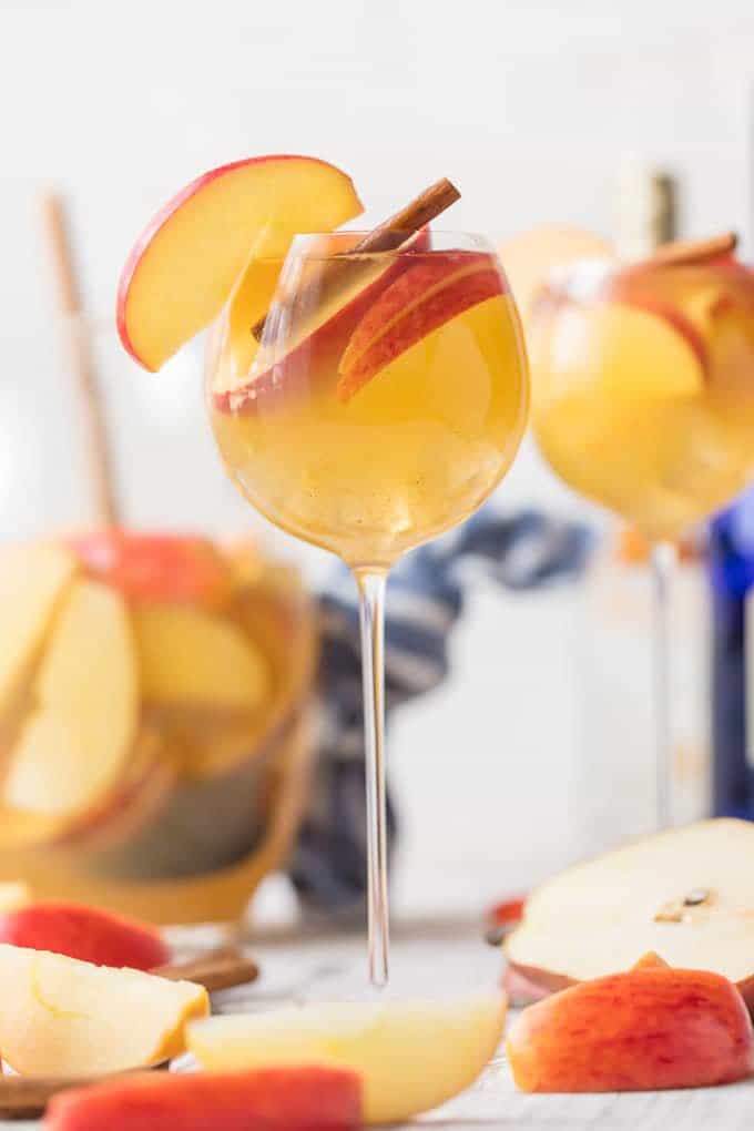 Apple Pie Sangria | The Cookie Rookie