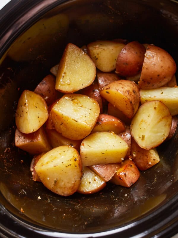 A crockpot filled with potatoes.