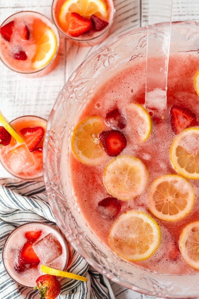 https://www.thecookierookie.com/wp-content/uploads/2018/07/strawberry-lemonade-party-punch-2-of-9.jpg