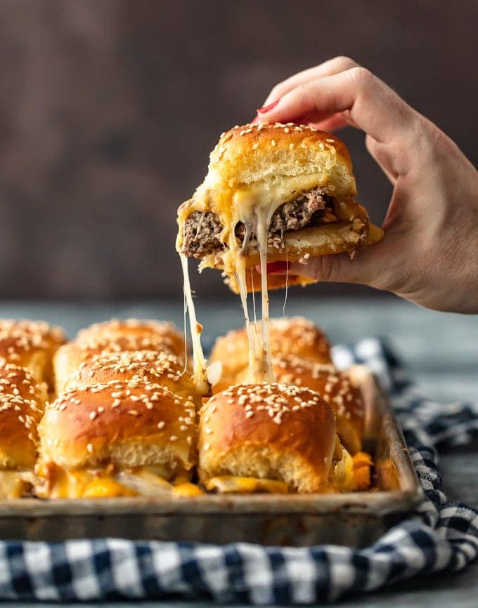 https://www.thecookierookie.com/wp-content/uploads/2018/08/baked-bacon-cheeseburger-sliders-8-of-11.jpg