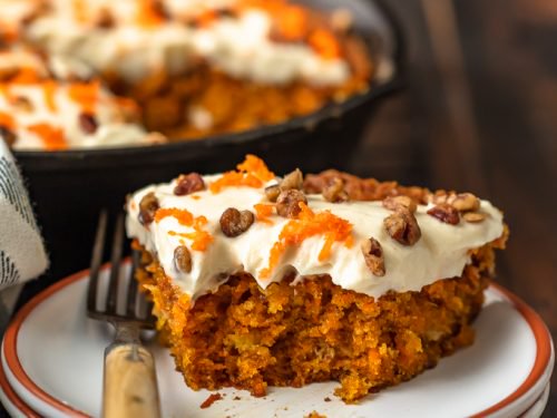 https://www.thecookierookie.com/wp-content/uploads/2018/10/skillet-carrot-cake-cream-cheese-frosting-8-of-8-500x375.jpg