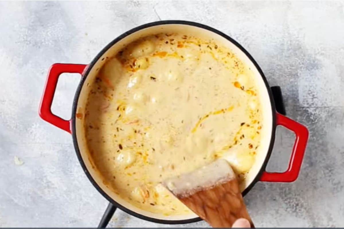 boil with gnocchi in the pan.