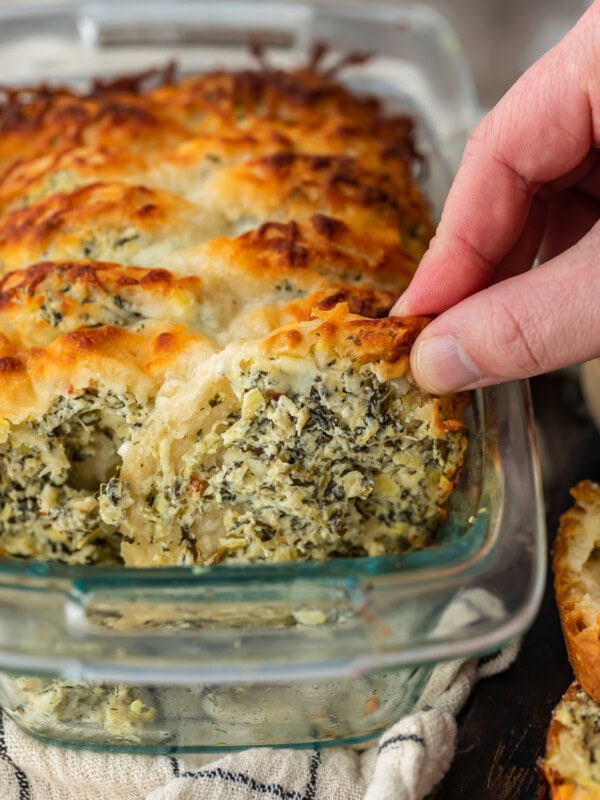 Spinach Artichoke Dip Pull Apart Bread is the perfect way to get that delicious spinach artichoke flavor in the form of an easy bread. Make it as an appetizer or a tasty side dish to serve with your favorite dinners. This pull apart bread recipe is super simple and super flavorful!