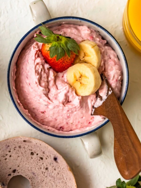 Banana Strawberry Cream Cheese is the perfect way to add some fun to the typical bagel with cream cheese breakfast. This semi homemade cream cheese spread is so easy to make, and it adds to much flavor. Find out how to make this easy cream cheese recipe to add to your morning bagels!