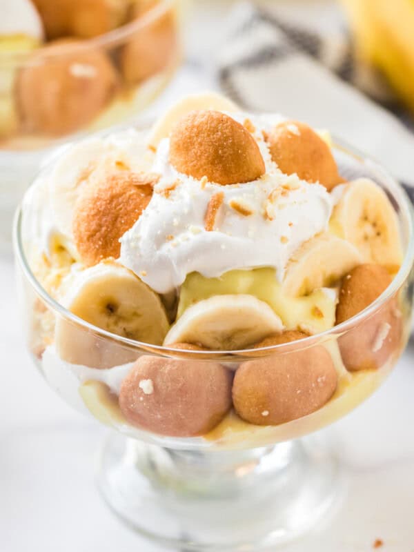 trifle dish filled with banana pudding