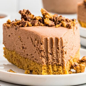 peanut butter cup no bake cheesecake on plate