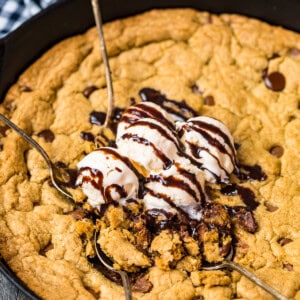 skillet chocolate chip cookie topped with ice cream