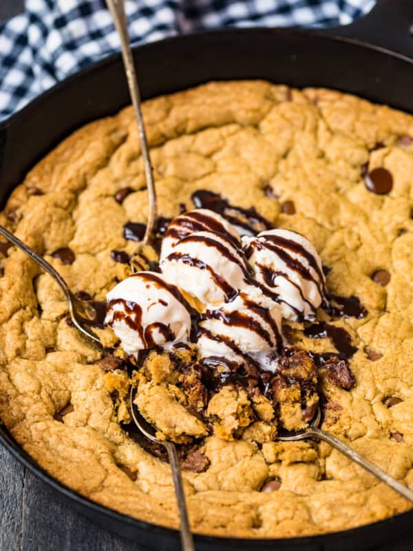 skillet chocolate chip cookie topped with ice cream