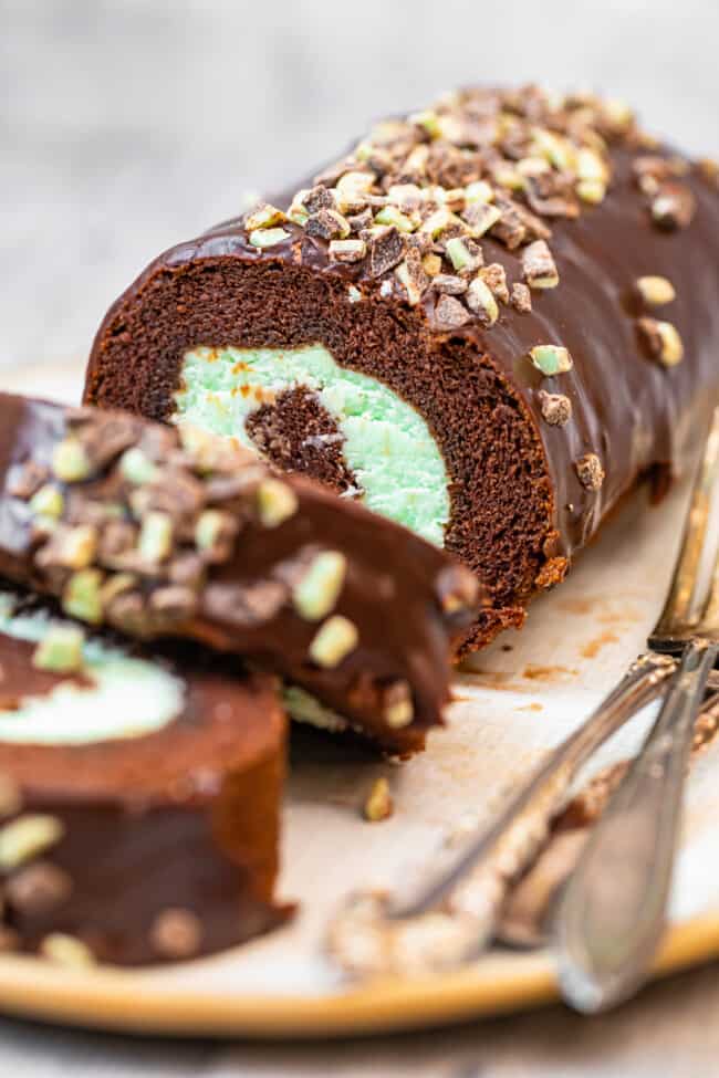 Mint Chocolate Swiss Roll - The Cookie Rookie®