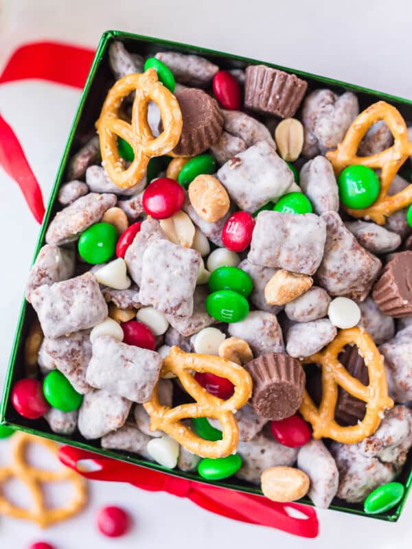 up close image of reindeer food chow