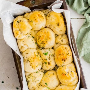 featured garlic pull apart rolls