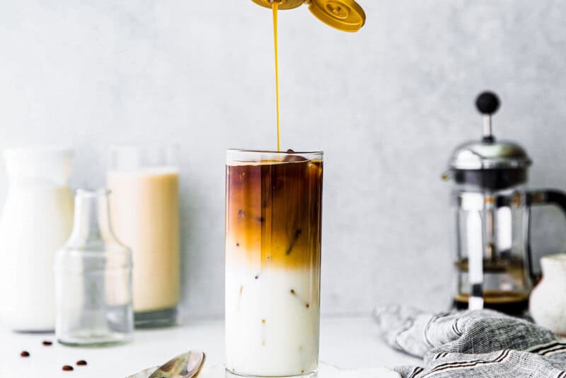 how to make iced caramel macchiato