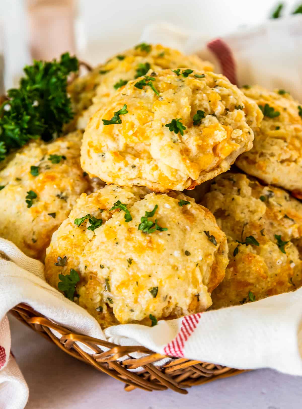 Homemade Cheddar Bay Biscuits - Red Lobster Copycat Recipe