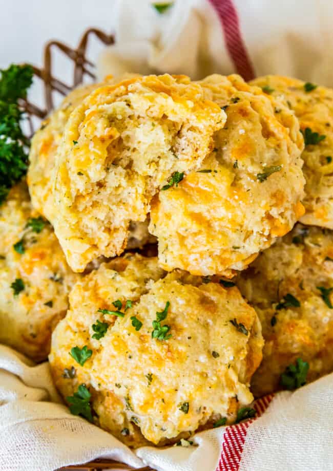 Cheddar Bay Biscuits Recipe - The Cookie Rookie®