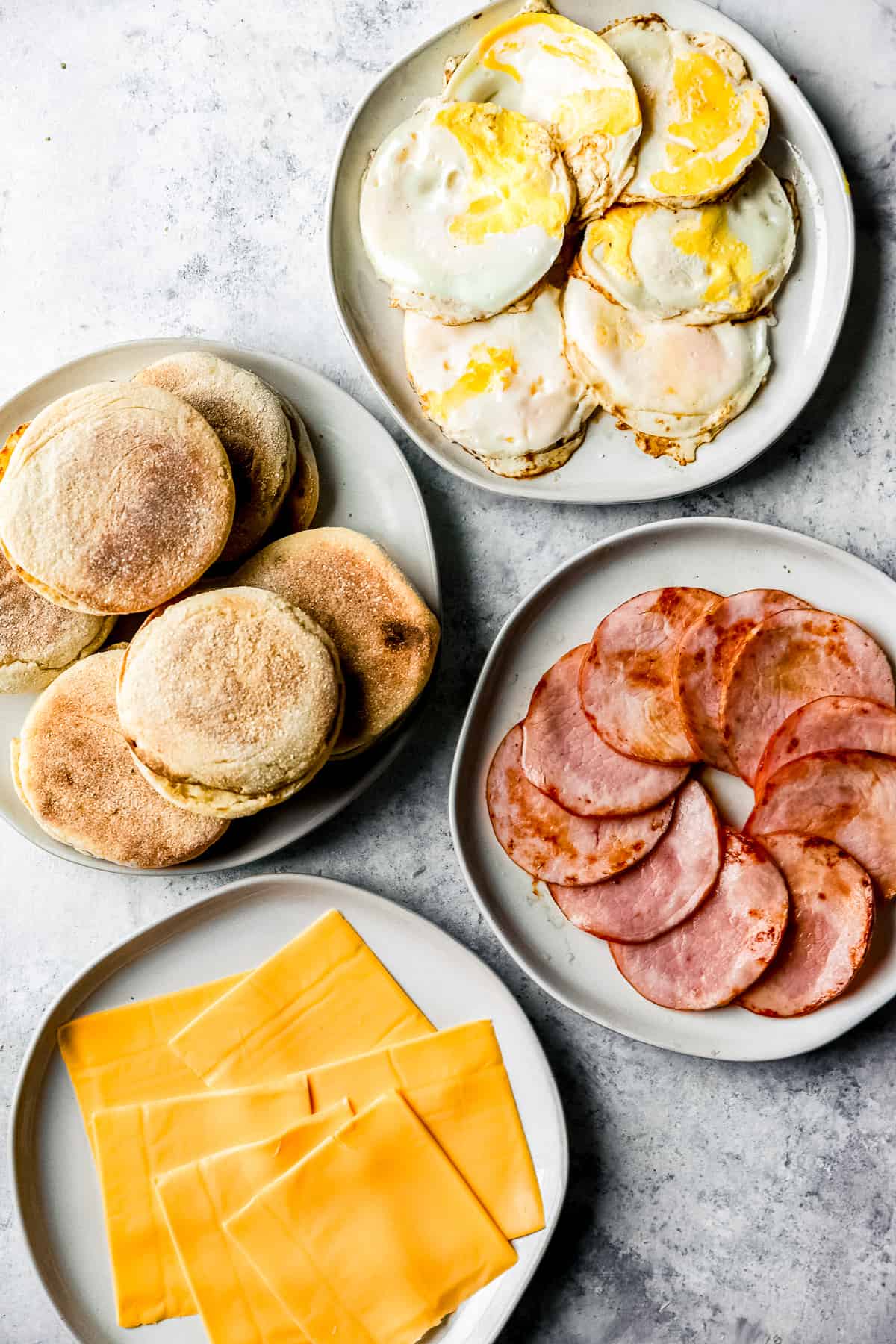 https://www.thecookierookie.com/wp-content/uploads/2021/10/homemade-egg-mcmuffin-recipe.jpg