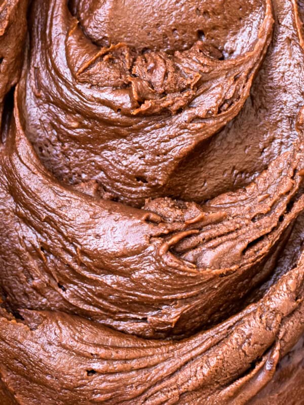 close up image of chocolate fudge frosting