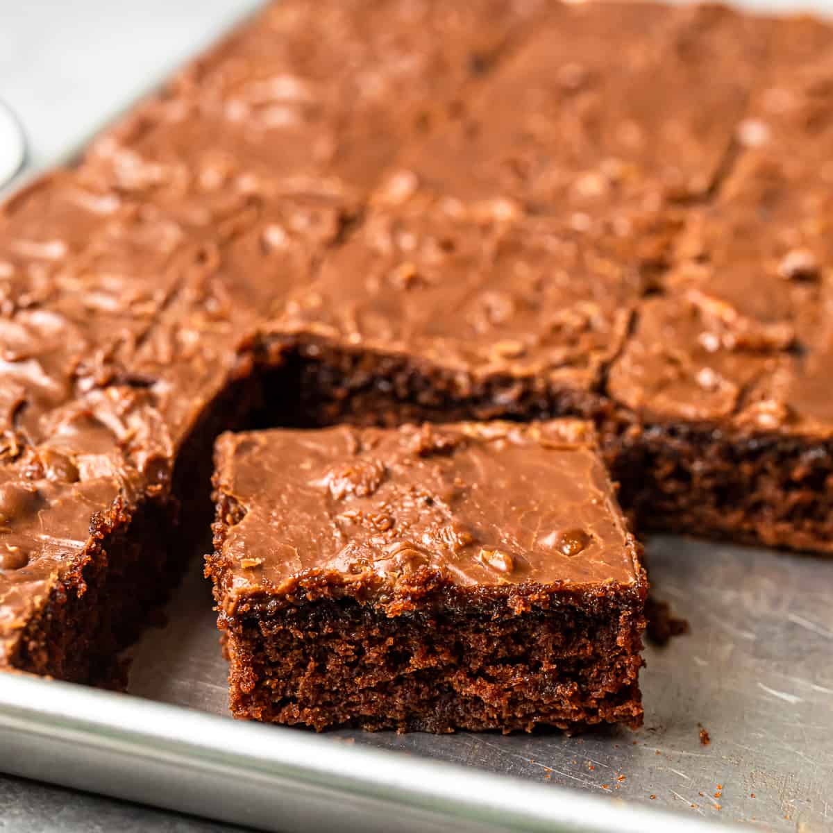 Gooey Texas Chocolate Sheet Cake Skillet (Easy Chocolate Cake) Recipe - The  Cookie Rookie®