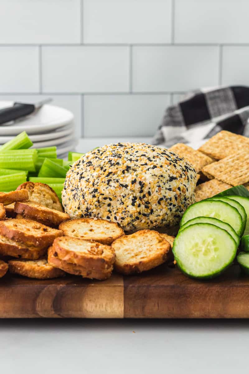 Chick Cheese Ball, Cheese Ball, Cucumber Slices, Crackers, Olive, Carrots,  HD wallpaper