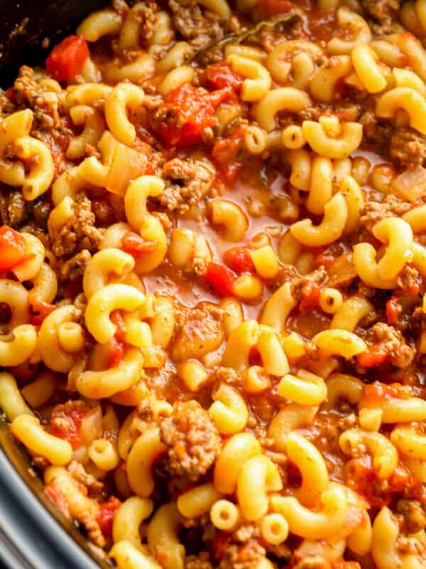 up close crockpot goulash