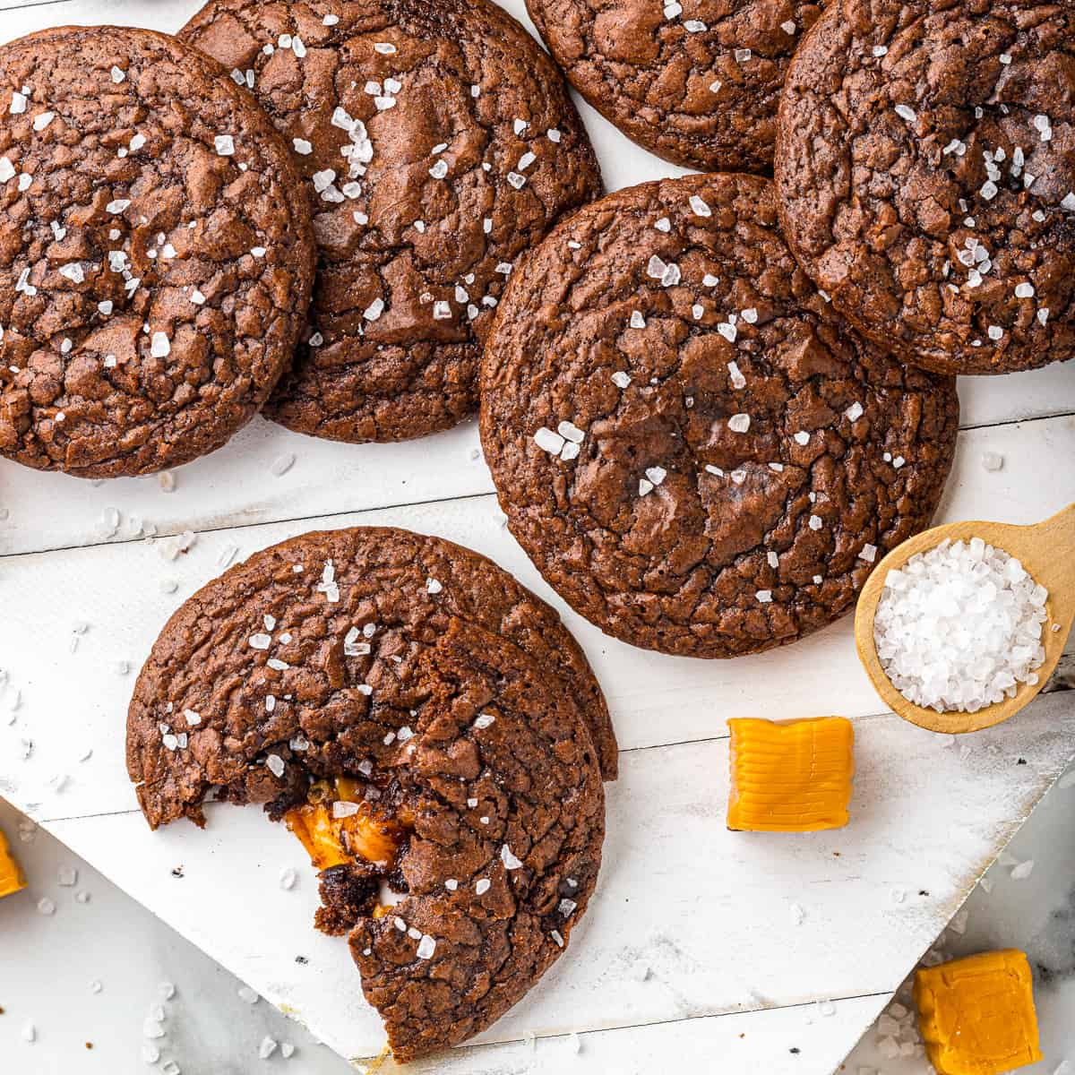 https://www.thecookierookie.com/wp-content/uploads/2021/12/featured-caramel-brownie-mix-cookies-recipe.jpg