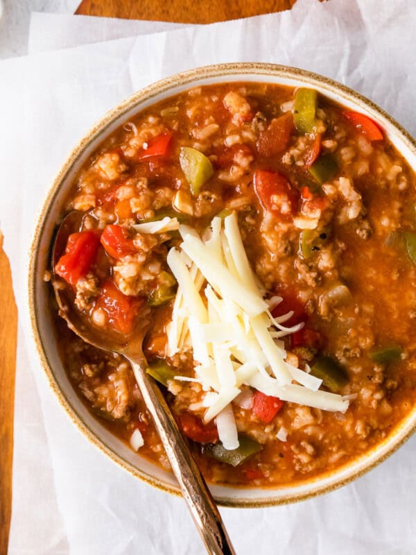 instant pot stuffed pepper soup with shredded cheese