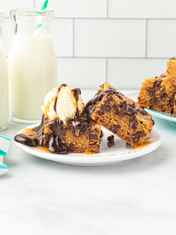 featured chocolate chip cookie bars.