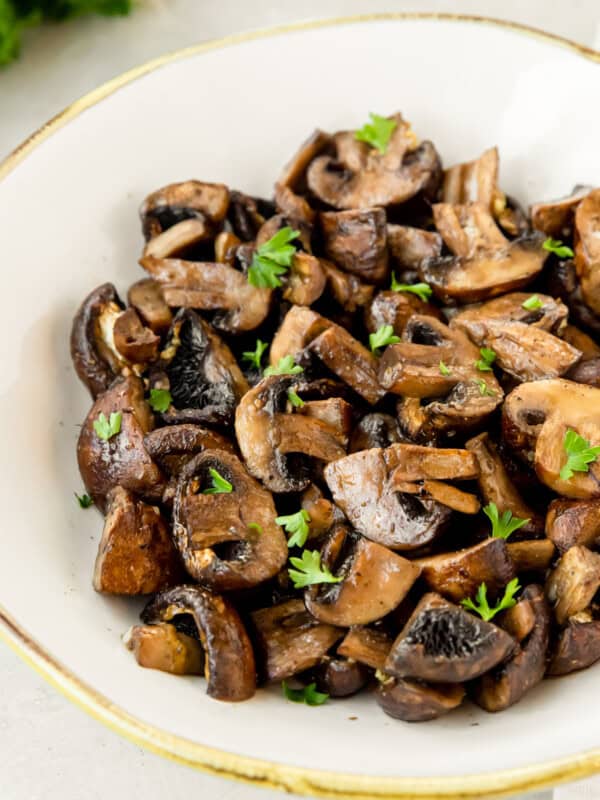 air fryer mushrooms in a white bowl.