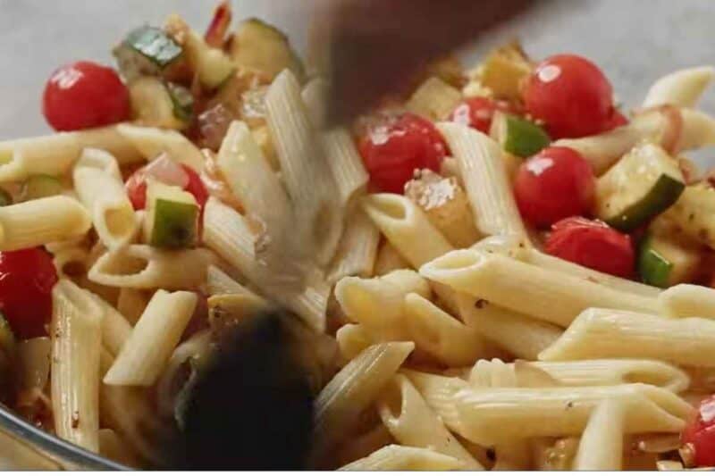 mixed cooked pasta and cooked vegetable in a large bowl