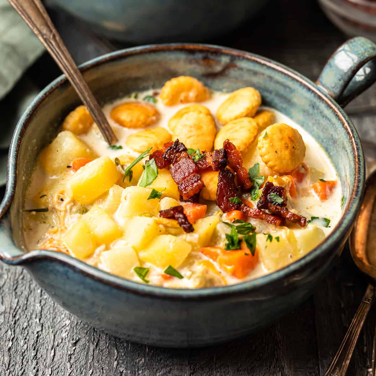 https://www.thecookierookie.com/wp-content/uploads/2022/05/featured-clam-chowder-recipe.jpg