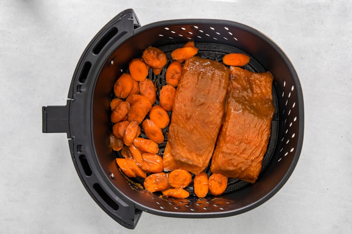 https://www.thecookierookie.com/wp-content/uploads/2022/05/how-to-air-fryer-miso-salmon-recipe-3.jpg