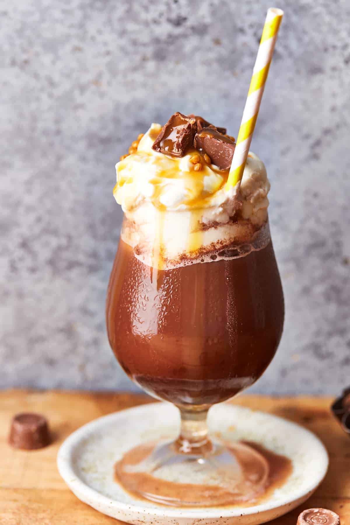 https://www.thecookierookie.com/wp-content/uploads/2022/06/frozen-hot-chocolate-recipe-3.jpg