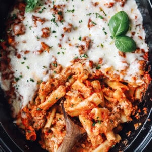 featured crockpot baked ziti.