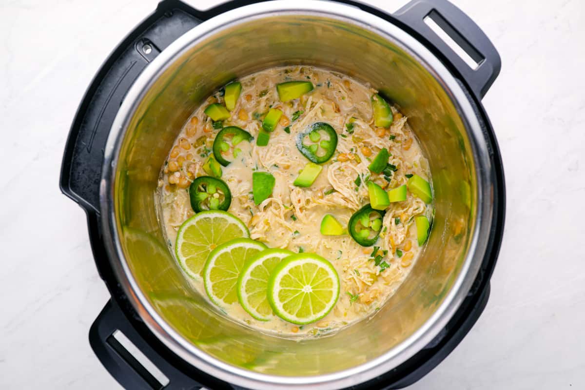 https://www.thecookierookie.com/wp-content/uploads/2022/08/How-To-instant-pot-white-chicken-chili-6.jpg