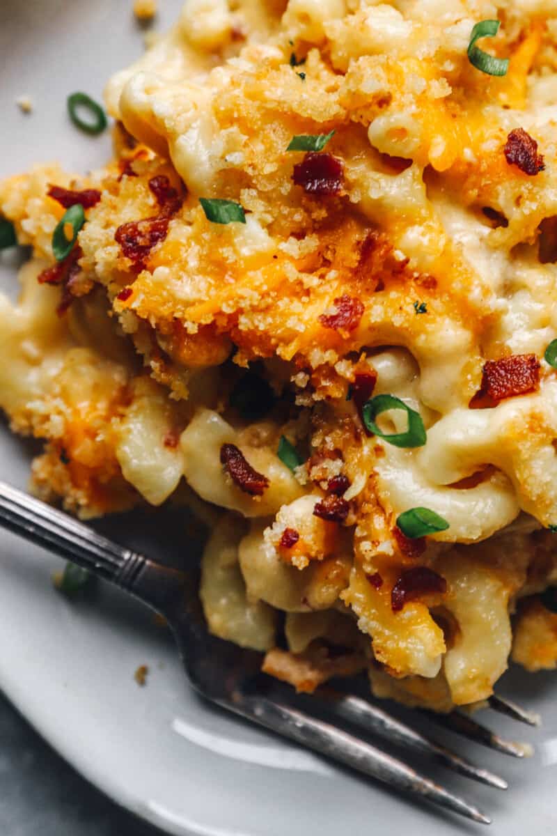 close up on a plate of Mac and cheese with bacon