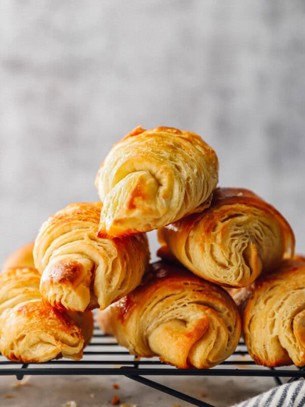 a pyramid of 6 croissants on a wire rack.