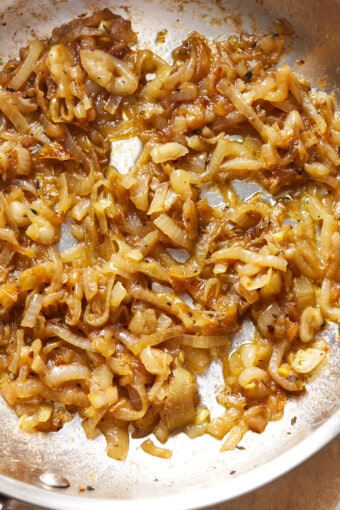 Caramelized Onions (How to Caramelize Onions) - The Cookie Rookie®
